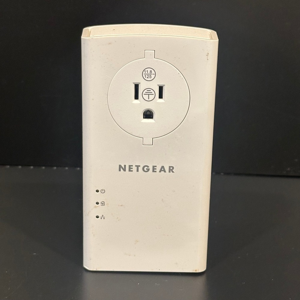 Netgear Powerline 2000 Extra Outlet PLP2000 Ethernet Adapter White Single Unit